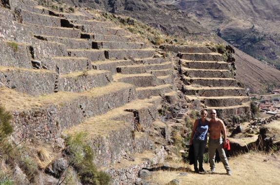 Visitando as ruínas incas de Pisac, no Valle Sagrado, nas proximidades de Cusco, no Peru